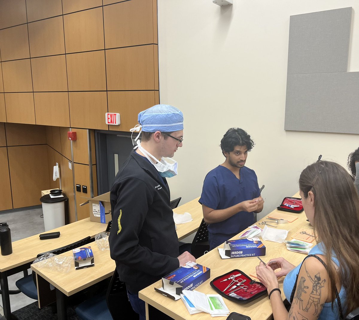 URNeurosurgery's tweet image. Some of our phenomenal residents and faculty teaching and inspiring the next generation of medicine. Thank you @_ibrahimjalal for organizing this mentorship panel and suturing clinic for high school students! #Medicine #Surgery #Neurosurgery