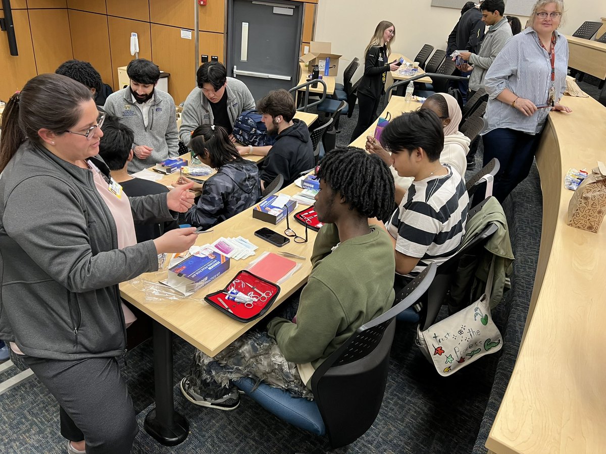 URNeurosurgery's tweet image. Some of our phenomenal residents and faculty teaching and inspiring the next generation of medicine. Thank you @_ibrahimjalal for organizing this mentorship panel and suturing clinic for high school students! #Medicine #Surgery #Neurosurgery