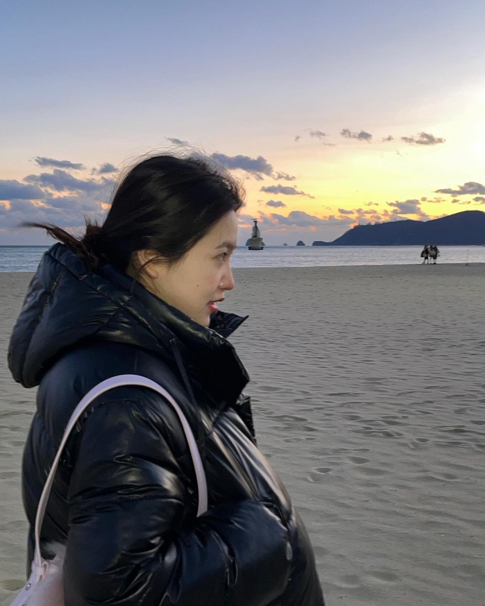 For the most girl i love, happy birthday! may happiness bloom in your heart all year along and thank you for being part of my life. ❤️❤️❤️