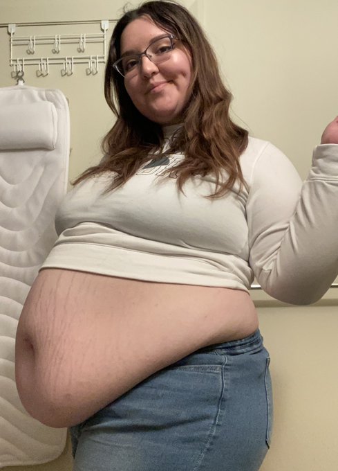 Admire the roundness and the hanging gut🔥 https://t.co/xZRYfdugWT<a href="/tag/happysaturday"class="tags"><span>#happysaturday</span></a>