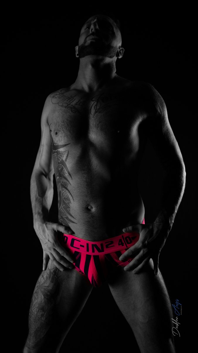 DecklanAegis's tweet photo. Kelly rocking C-IN2 Briefs
👤 @granbone3
🩳 @cin2
📸 @DecklanAegis
🔗 https://t.co/0vK3zxSFGS
.
#CIN2Underwear #ModelingForCIN2 #UnderwearModel #MaleModeling #FashionShoot #MenInUnderwear #CIN2Fashion #UnderwearStyle #MensFashion #FashionPhotography https://t.co/inLPvlaKdy