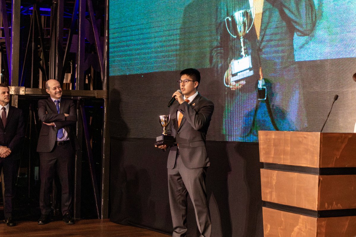 DerivativesHull's tweet photo. Anoche culminamos la quinta edición del derivatives challenge en la ceremonia de premiación, celebrando la gloria que obtuvieron nuestros ganadores! 🏆

Felicidades y gracias a todos los participantes 🌟

Nos vemos en la sexta edición del "Derivatives Challenge - John Hull Award" https://t.co/yZxFO1jjEE