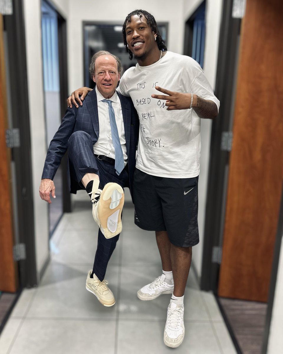 Welcome to the River Oaks Ram family, Brevin Jordan! 🏈 Thrilled to see you rolling off in your new Ram TRX. Here’s to many miles of success and touchdowns ahead! 🛻 💨 

#HoustonTexans #RamTRX #newwheels #Riveroaksjeep #mopar #fyp #alanhelfman