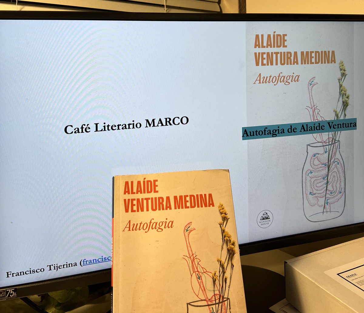 Hoy terminé mi segunda sesión del Café Literario de @MuseoMARCO hablando de Autofagia de @amiguiz. Qué gran novela, corran a leerla si no han tenido el privilegio. Es una historia tan desgarradora como necesaria.