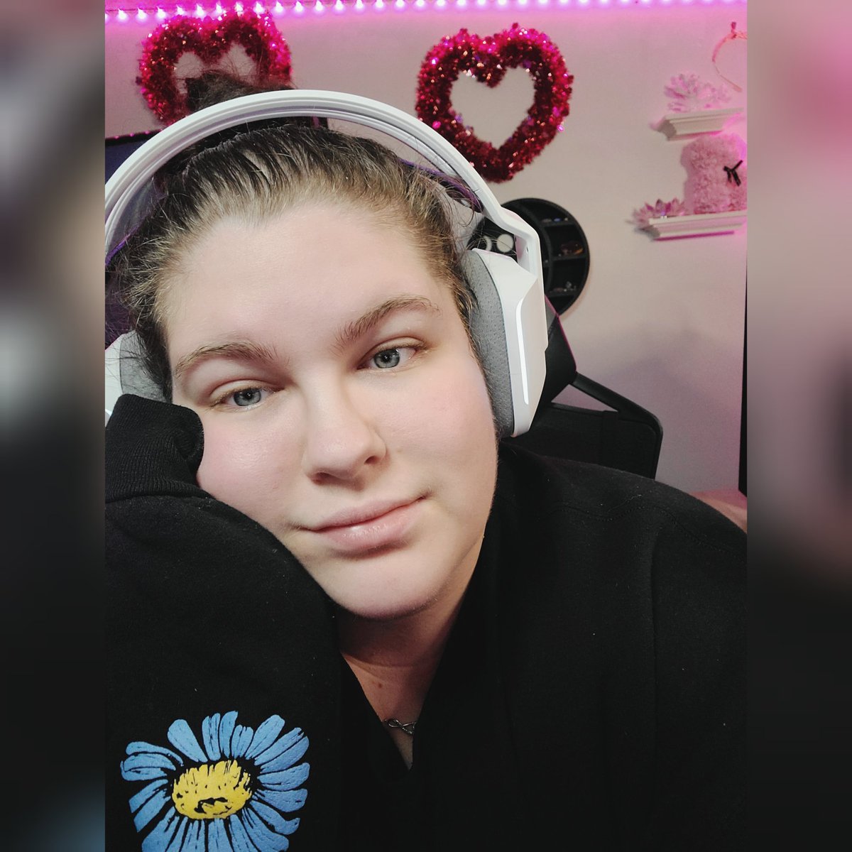 xH__Cx's tweet photo. Running around on Call of Duty!! Come join and chill 🩷🫶🏻

>https://t.co/VN3mlLoO2N
>https://t.co/cAWYpglPLT

#callofduty #cod #modernwarfare #fps #liveontwitch #liveonkick #live #kick #kickstreaming #kickaffiliate #affiliated #kickstreamer #kickcommunity #twitchaffiliate #twitch https://t.co/9NFQeGHAKE