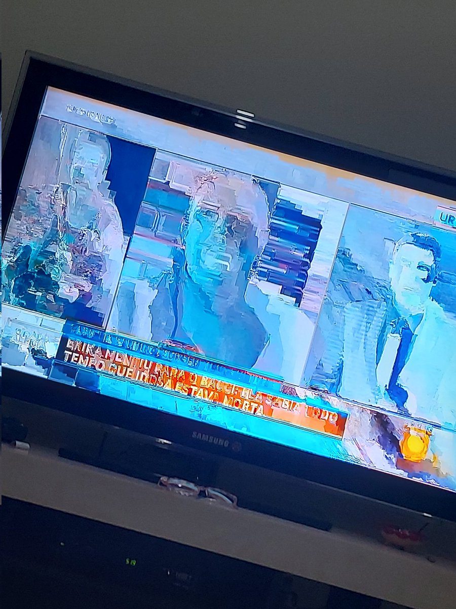 Dessaa_Ap's tweet photo. Chego em casa e a TV tá assim⤵️ eai @ClaroBrasil não consigo suporte no app https://t.co/zGOfsODzph