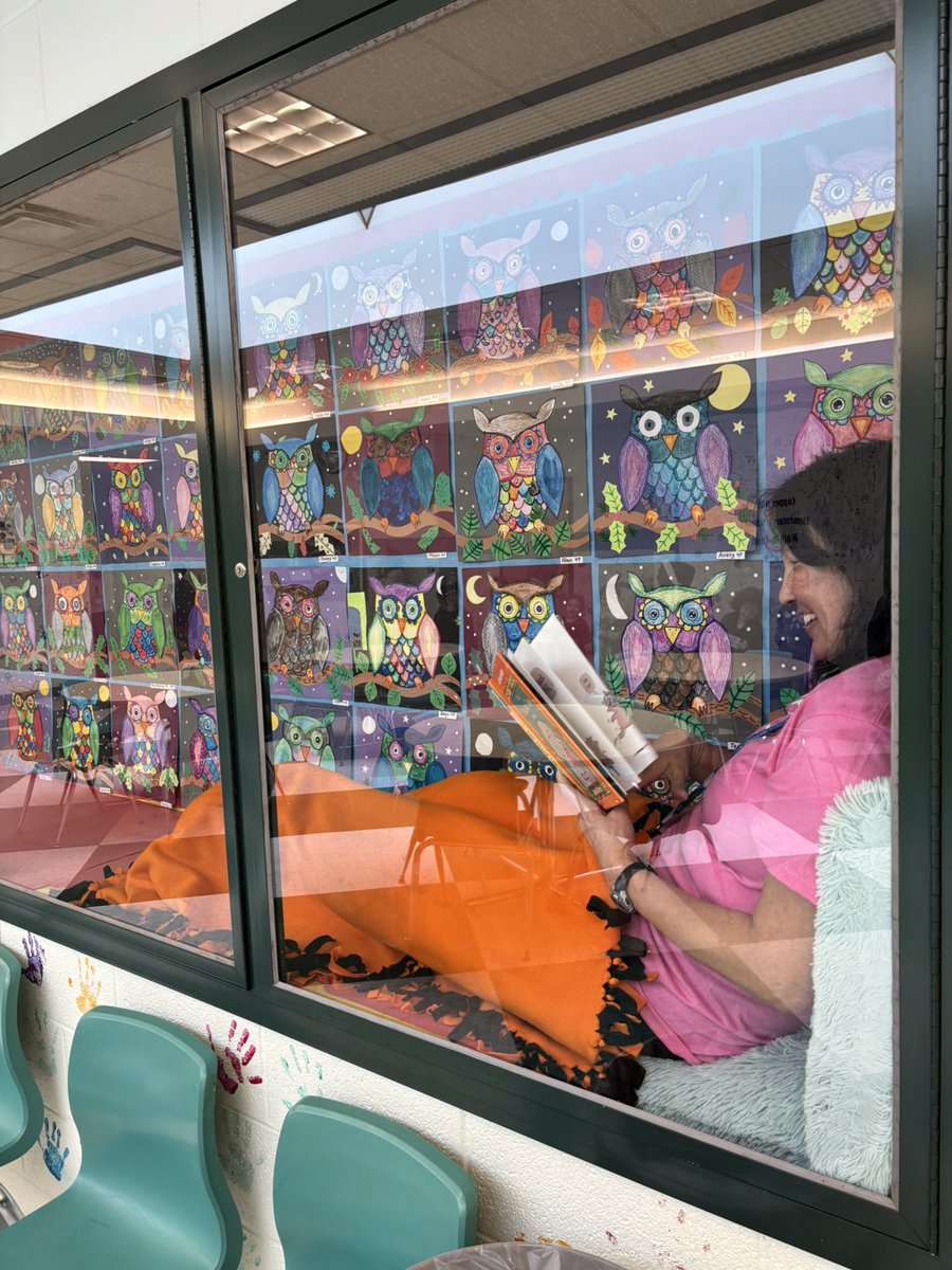 CopperHillES's tweet photo. @CopperHillES celebrated Read Across America today! @JLockettTeach and @TaniaKelly_VP cozied up in a special location with a book and enjoyed some time reading! πΎπ #CHProud #CHReads https://t.co/gAagan9r4z