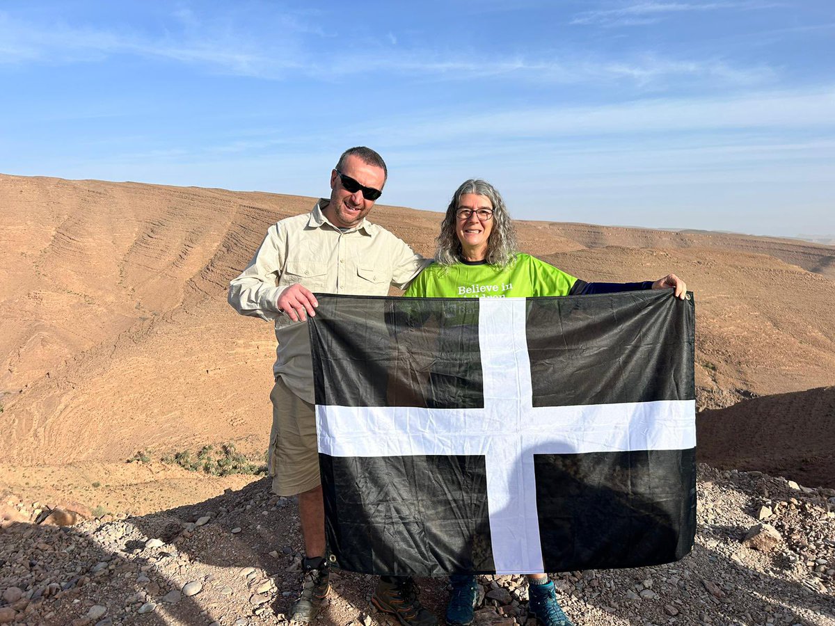 On St Piran’s Day is great to see @PioneerLewis and @Stephen34477730 flying the flag for Cornwall while trekking the Sahara desert raising funds for @barnardos @coopuk