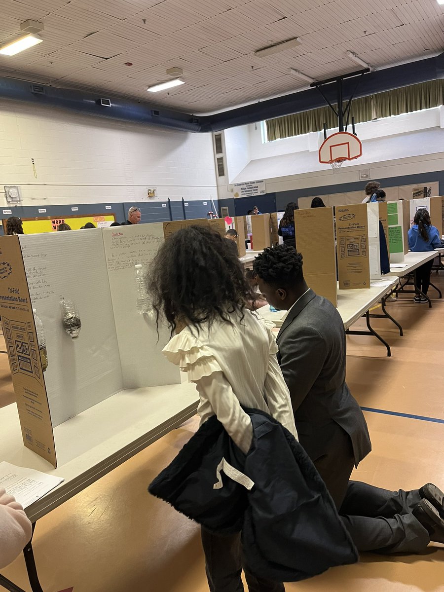 SAMRose525's tweet photo. What a packed gym for @Nichols_Pride invention convention today! Thankful for so many community members like our @StratfordPDCT McNeill who came to judge along with @BunnellBulldogs students! You just can’t hide that Nichols Pride!  @SPS_CT @CT_Invent @DiiorioDiana https://t.co/DL8WMilc9e