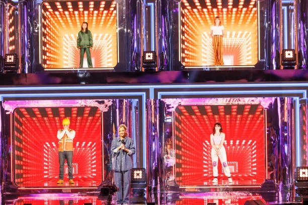 Dancing with Myself by Shakira tweet media