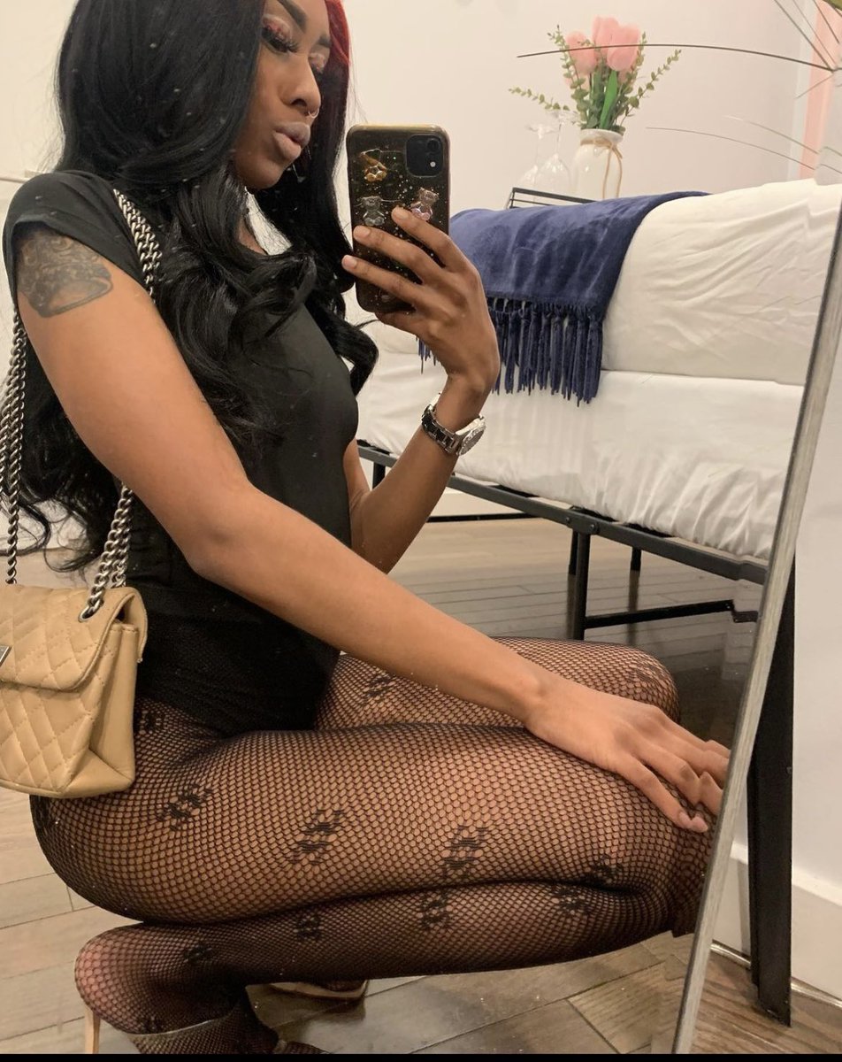 Only1AlesiaLee's tweet photo. Waiting On My Bday Likeeee… ughh  #taurusgang #badbitchloading https://t.co/B80QShAhmW