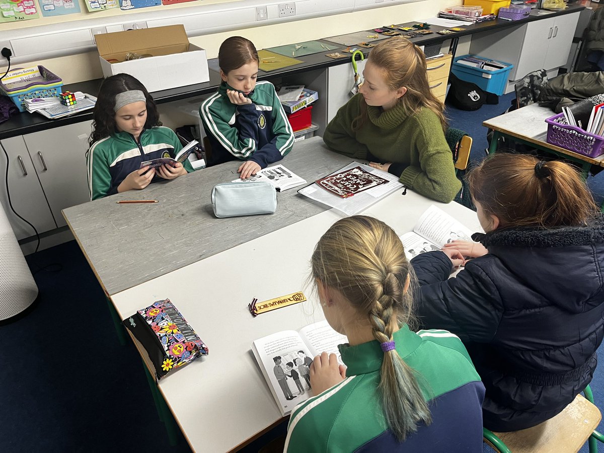 TarmonNS's tweet photo. Literacy Stations in Sixth Class using our newly purchased levelled reading packs and our iPads to explore vocabulary games. 📚 📚#literacystations #readingforpleasure #digitallearning https://t.co/PCchnSUf8b