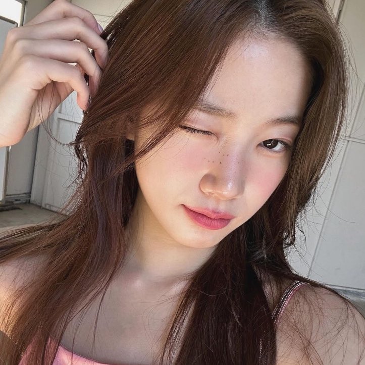 ¡Hola! no somos un cc nuevo pero estuvimos inactivas por un tiempo y tenemos poca interacción.

en nuestro cc se subirán hilos, juegos, dinámicas, cuentitas y lo mejor de todo nos divertiremos 💘

¿nos ayudarían dando fav y rt para llegar a más personitas???? 🫶🏻🤝🏻