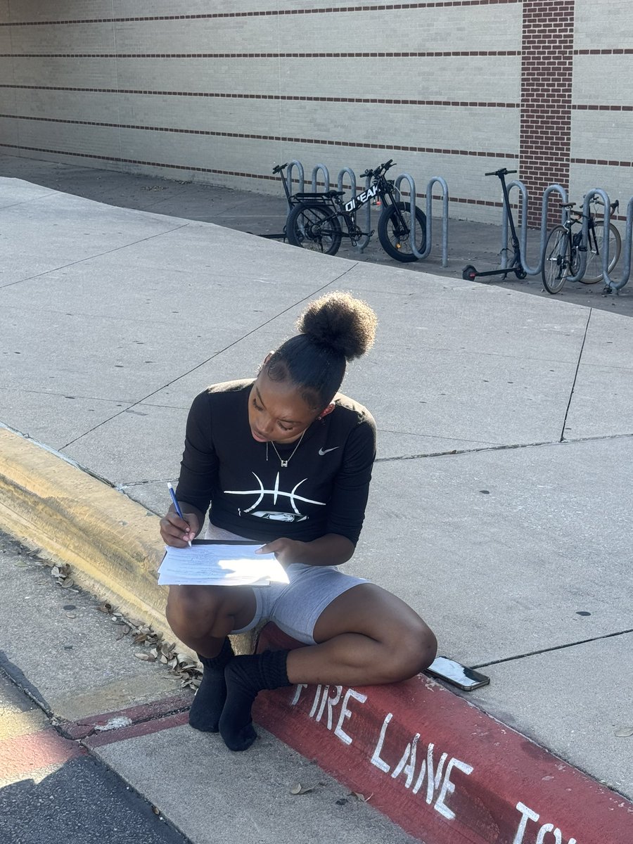 Working hard on and off the court. Learning never stops. #PlayoffBound #HardWorkPaysOff  <a href="/JBConnallyHS/">Connally High School</a> <a href="/chsVBdigdeep/">ConnallyHSVB</a> <a href="/PfISDAthletics/">PfISD Athletics</a> @CHSWomensBasket