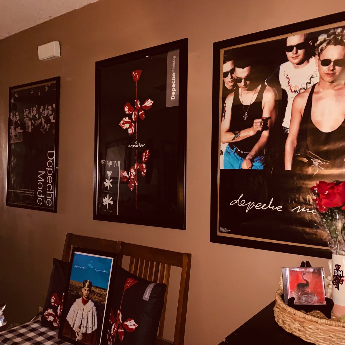 KMode_Devotee's tweet image. They look gorgeous together on my wall 🔥🌹 #DepecheMode101
#Violator 
#DepecheModeAddict
#Devotee