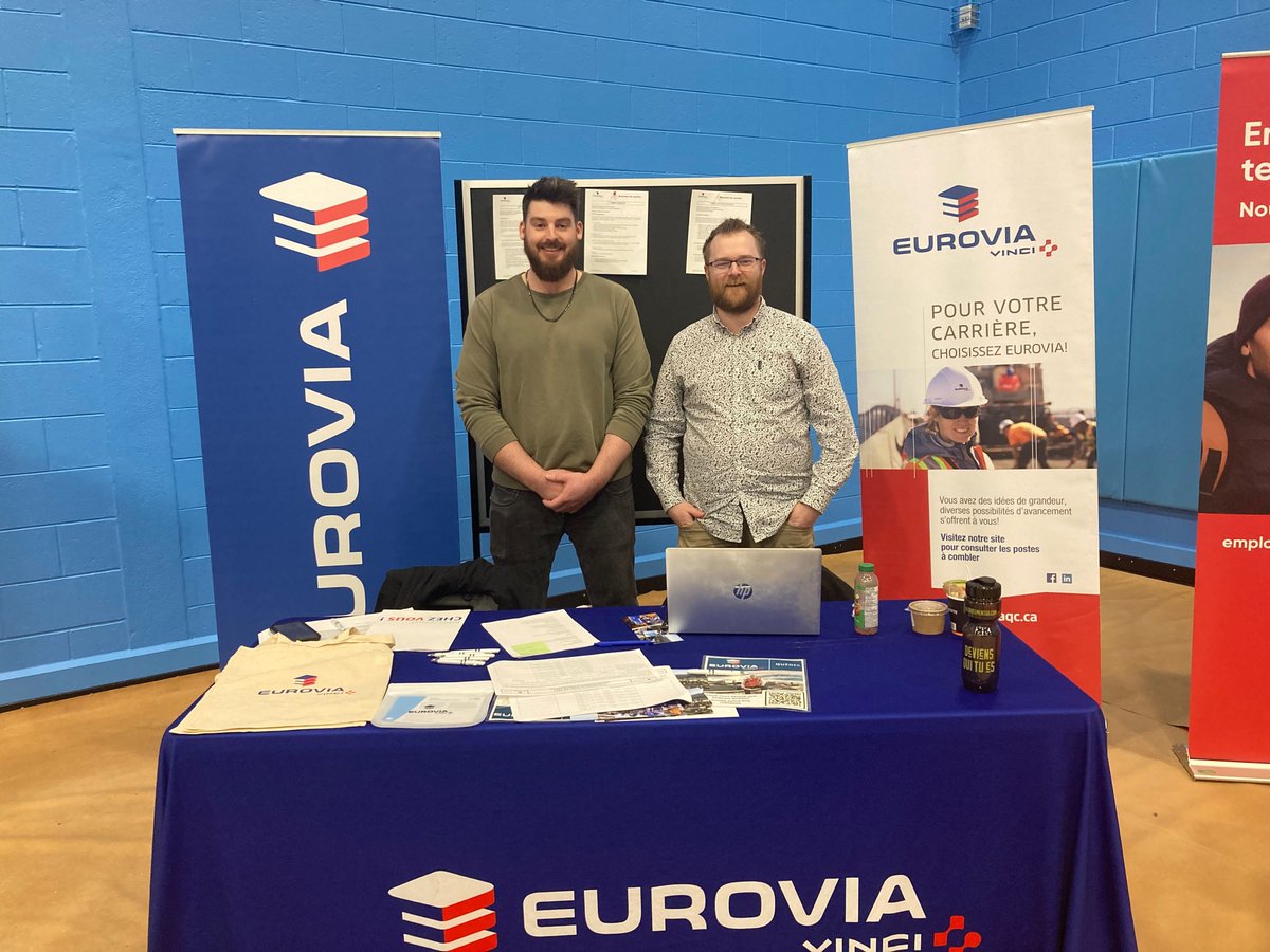 Euroviaqc's tweet photo. Le 21 février dernier, nous étions présents à la Journée Carrières de l'UQAR ! Une belle occasion pour les étudiants participants de rencontrer nos équipes et d'échanger autour des métiers et expertises d'Eurovia 👷♀️
#EuroviaQuebec #Rencontre #RelationsEcoles #Carriere #Metier https://t.co/lXW3dfa2b3