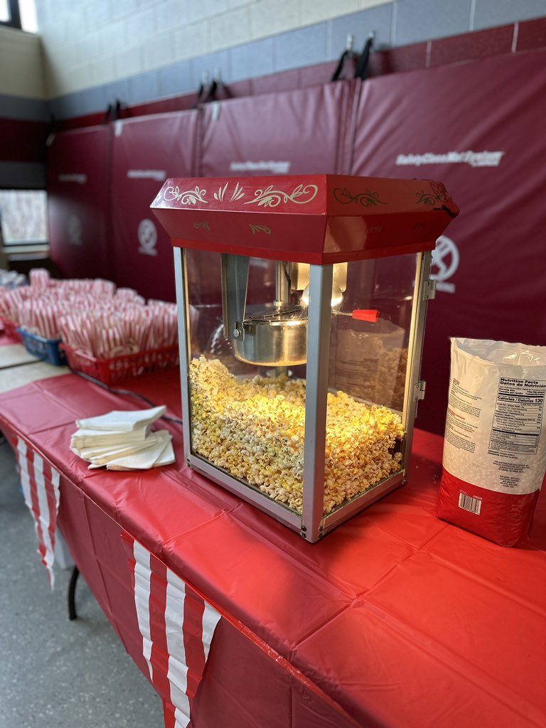 KasperMeagan's tweet photo. Can you smell what @D54schools is cookin?! We can’t wait to see our Class of 2033 POP in for the Kindergarten Carnival tonight! 🍿 https://t.co/KTyacwHlo1