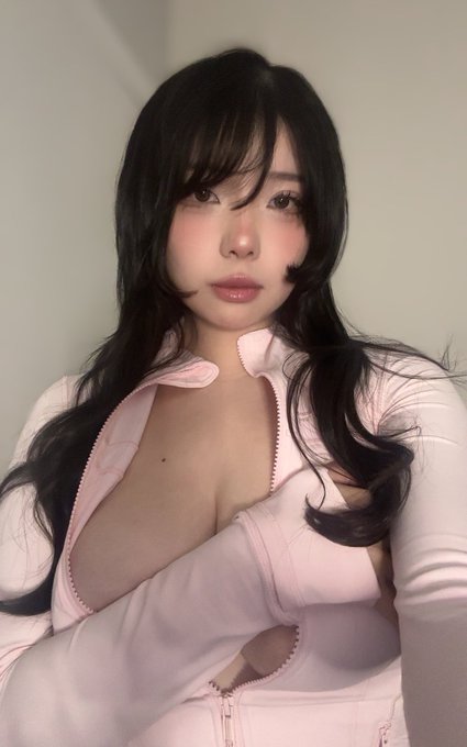 say 'hi' if i can move my hand in ur dms ? https://t.co/fyH5pUKVAm