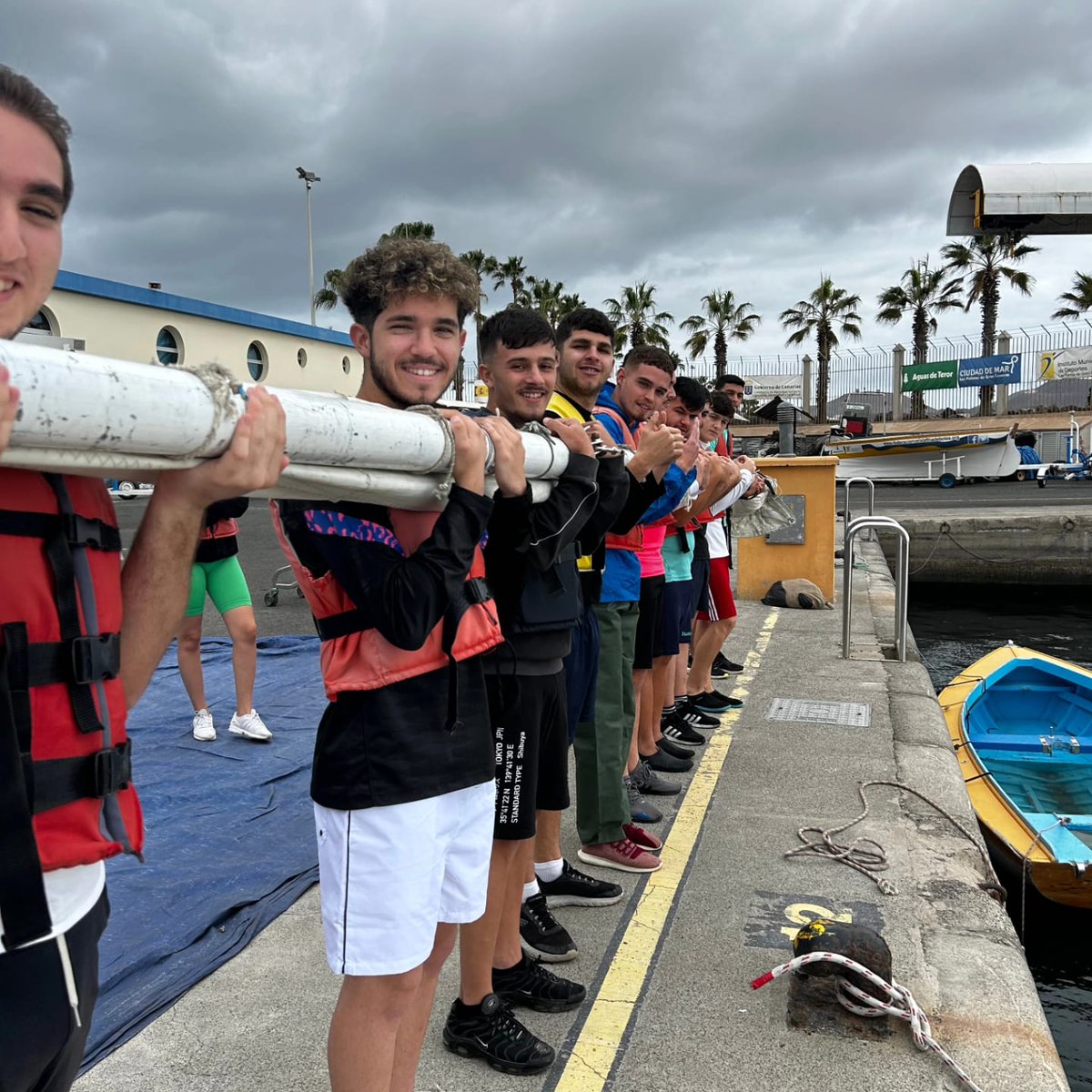 ⚓◾Nuestra Escuela de #VelaLatinaCanaria⛵ retoma su actividad recibiendo a una veintena de alumnos del <a href="/iesroqueamagro/">IES Roque Amagro</a> que vinieron desde Gáldar a conocer nuestro deporte de primera mano

¡Gracias por visitarnos! 

<a href="/AguasdeTeror/">Aguas de Teror</a>
<a href="/Aon_Espana/">Aon España</a>