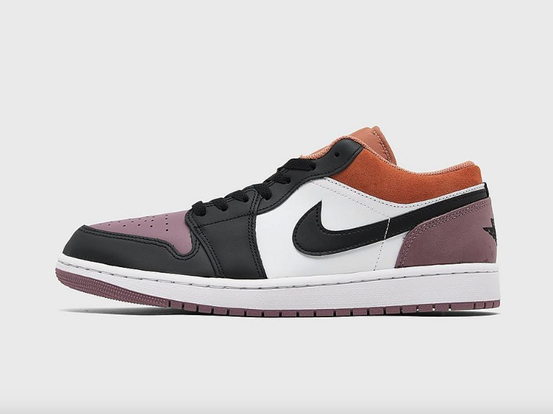 SOLELINKS's tweet photo. Ad: Air Jordan 1 SE 'Black/Sky J Mauve' on sale for $100 + FREE shipping

Finish Line:https://t.co/9VHC1d4IGv
use code WINTERFUNDERLAND

JD Sports:https://t.co/UAyJE5qDA5
use code JDS10 https://t.co/dMLeDbfhkT