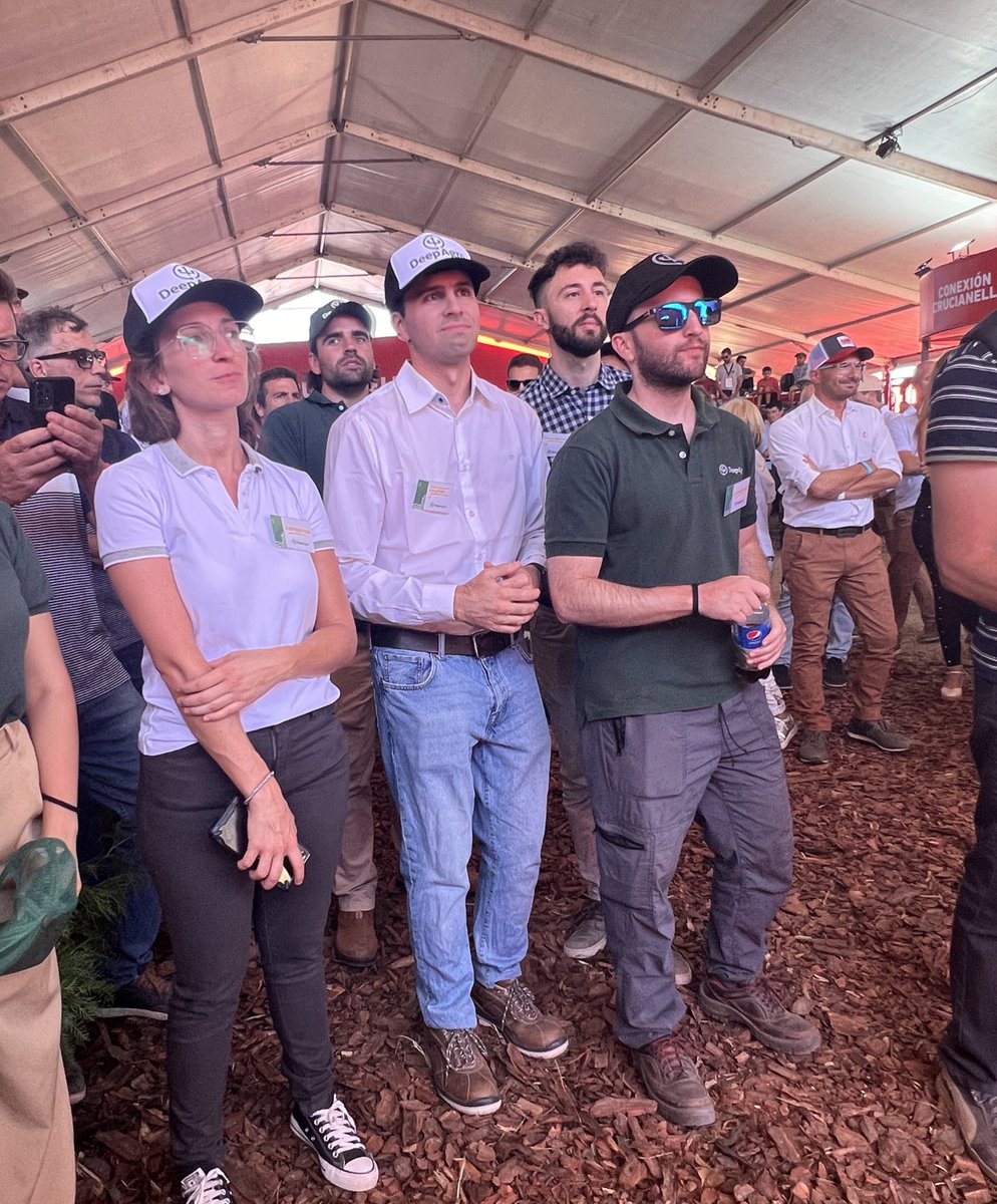 deepagroco's tweet photo. Paso el Día 1 en @Expoagrocom !
🤝🏻 Anuncio de la alianza con #Crucianelli y @MetalforSA
✅ Muchísimas personas interesadas en nuestra tecnología
🤞🏻Nuevas empresas interesadas en invertir en #DeepAgro
🥹 Estamos muy felices! Los esperamos mañana! https://t.co/7gypZsFmd4