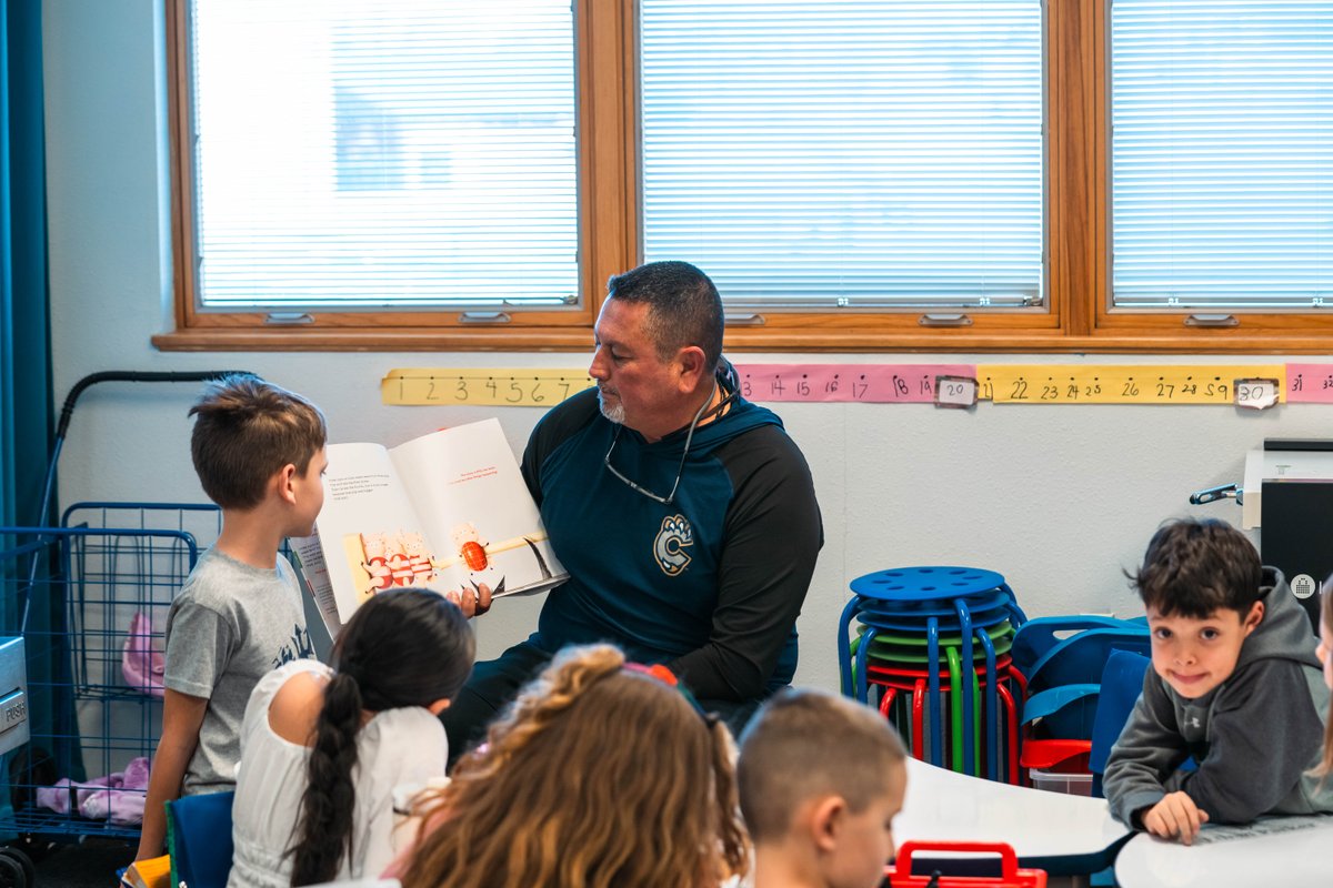 Always a great time in Greeley

Thanks so much to @B2BBulldogs for inviting Hailstorm and the Owlz to the Reading Across America event last Friday! 📚 

#HailYeah #BaseballWithaZ