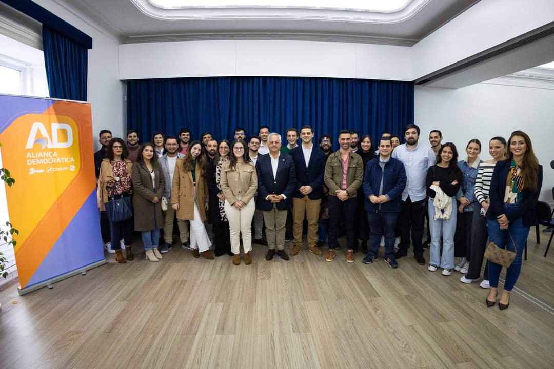 jsdacores's tweet photo. LEGISLATIVAS 2024 | ENCONTRO COM JOVENS ✌️

Os candidatos da Aliança Democrática pelo círculo eleitoral dos Açores, Paulo Moniz e André Pontes, e a JSD/A, organizaram, no passado domingo, um encontro com jovens na sede regional do PSD e da JSD.

#Legislativas2024 https://t.co/P9a9uSXWy3