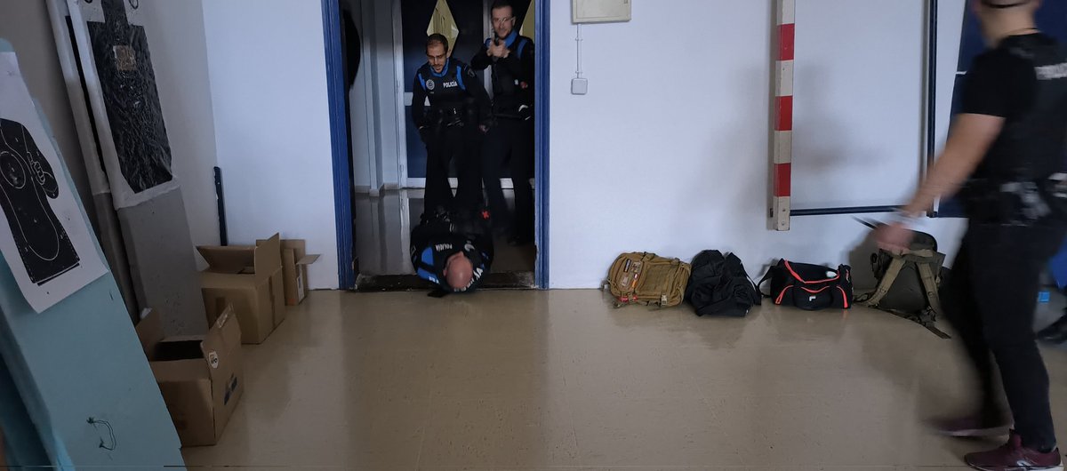 SPPMVALLADOLID's tweet image. Gran curso el impartido por SPPMCYL-VA, continuando con la labor de formar a los policías. Enhorabuena a Igor nuestro instructor, muchas gracias por compartir tus conocimientos y enhorabuena también a los asistentes. 💪