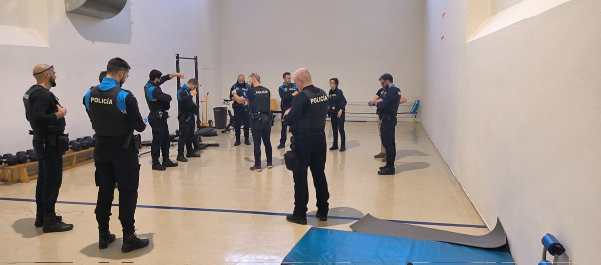 SPPMVALLADOLID's tweet image. Gran curso el impartido por SPPMCYL-VA, continuando con la labor de formar a los policías. Enhorabuena a Igor nuestro instructor, muchas gracias por compartir tus conocimientos y enhorabuena también a los asistentes. 💪