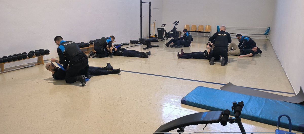 SPPMVALLADOLID's tweet image. Gran curso el impartido por SPPMCYL-VA, continuando con la labor de formar a los policías. Enhorabuena a Igor nuestro instructor, muchas gracias por compartir tus conocimientos y enhorabuena también a los asistentes. 💪