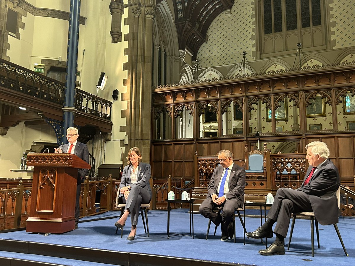 An incredibly inspirational evening with @UofGlasgow’s newest Honorary Graduate, the remarkable @DrTedros, DG of @WHO, who tonight, alongside @GordonBrown, reinforced the importance of principles, peace, and collective action. Thank you. #UofGWorldChanger