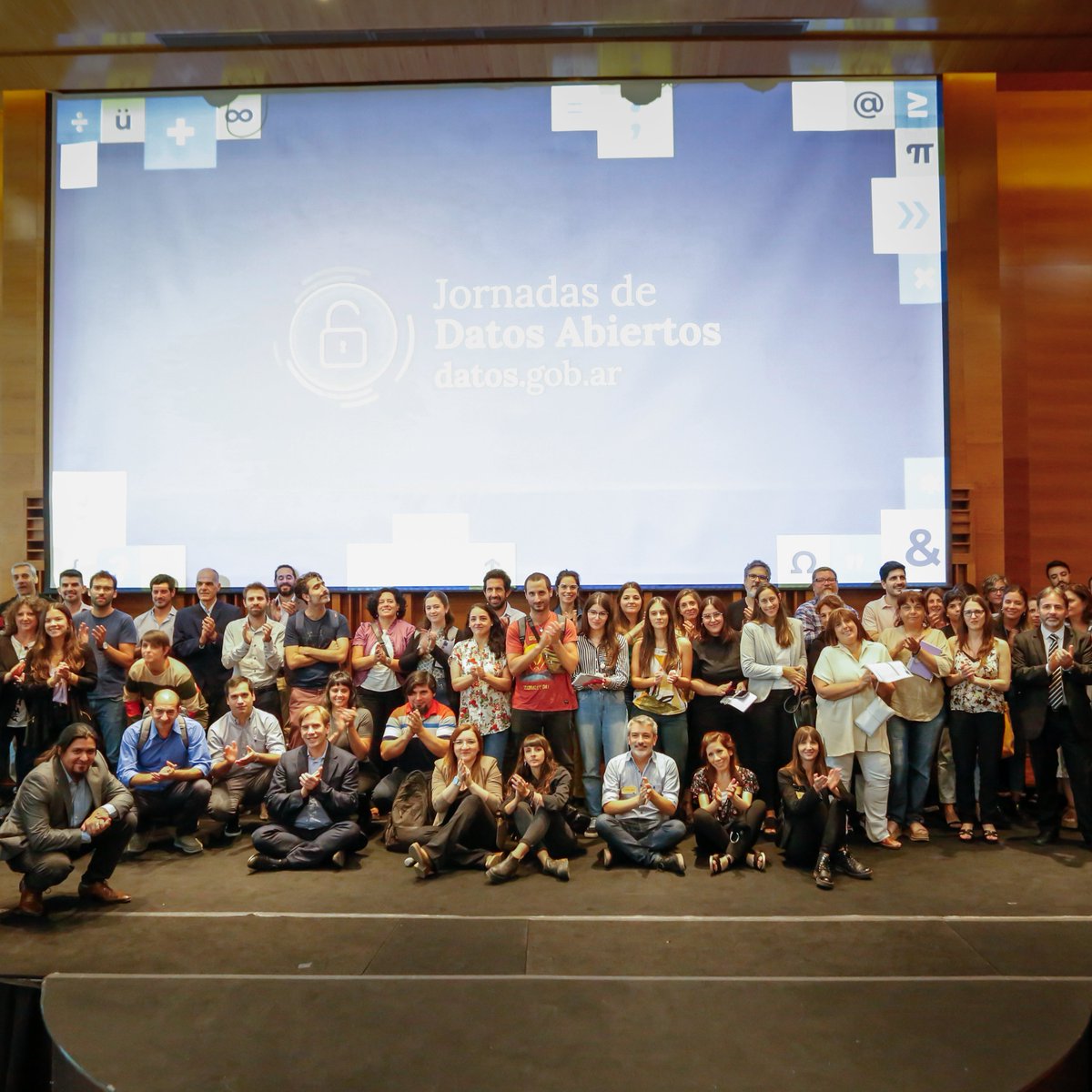 innovacionar's tweet image. 💪📊Primer día de la #JornadaDeDatosAbiertos. 

🗨️Conversamos sobre la importancia de abrir datos para mejorar servicios e incorporar al sector privado.

👨‍💼Mañana continuamos con talleres para el ámbito gubernamental.

#OpenDataDay 🌐📊