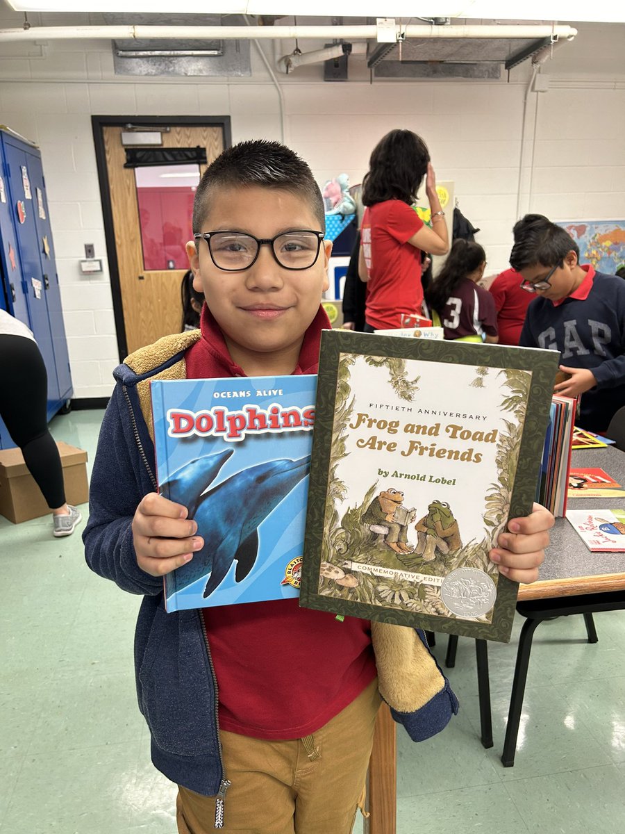 We were all smiles picking out our books for RAA! Thank you so much Bridge of Books 📚 #bridgeofbooks <a href="/rbpsEAGLES/">Red Bank Primary</a> <a href="/Laura_Butler12/">Laura Butler</a> #RBBisBIA