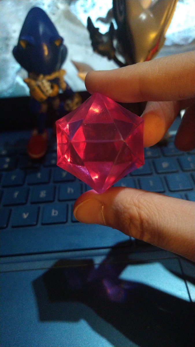 SleepySeraph404's tweet image. I love the accessories they came with too! The Eggman trap is like a key clicker fidget toy, and I&apos;m thinking about making the Phantom Ruby into a keychain or necklace! #PhantomRuby
