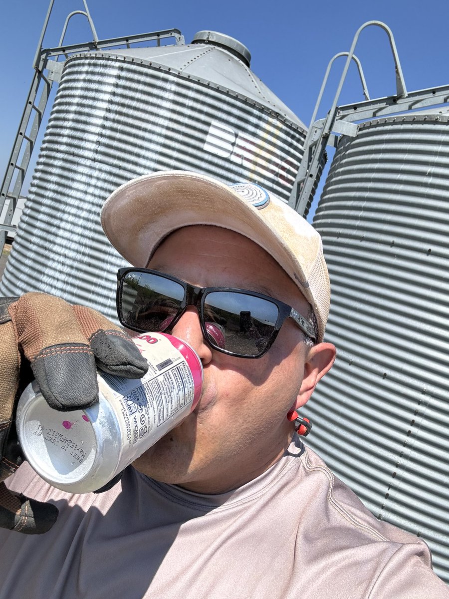 It’s Hot down at our ranch in S Texas y’all!!!  It’s 96!!  I’m downing these <a href="/DoYouWaterloo/">Waterloo Sparkling</a> like crazy. Stay hydrated people!!!