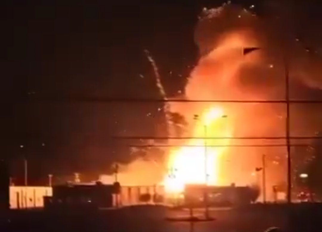 مطار حيفا في الأراضي المختلة يحـترق الآن. يارب أحرقهم ودمرهم تدمير، يارب خلصنا منهم.