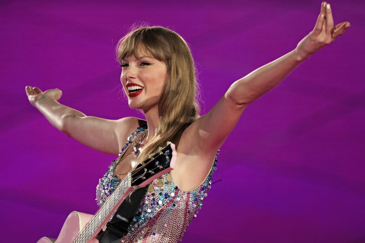 TSTheErasTourSG's tweet photo. Night 4, it’s finally YOUR turn! 😍 Taylor takes the stage tomorrow! 

#SingaporeTSTheErasTour https://t.co/KRgOheA8Z1