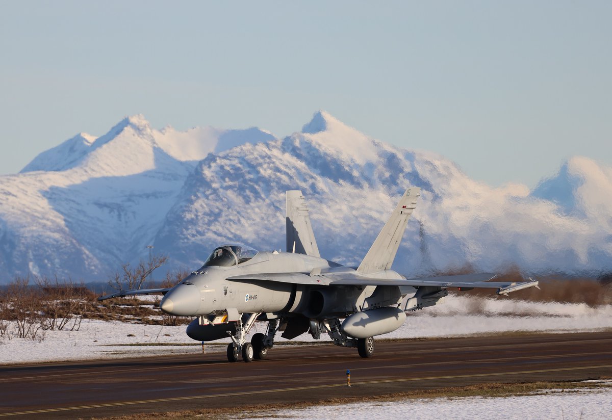 🇫🇮 F/A-18 Hornet -hävittäjät ovat osallistuneet #NordicResponse24-harjoituksen ensimmäisiin lentokierroksiin 🇳🇴 Andøyan tukikohdasta. Yksi harjoituksen tavoitteista on testata Ilmavoimien kykyä tukeutua liittolaismaan tukikohtaan. #ilmavoimat #StrongerTogether #WeAreNATO