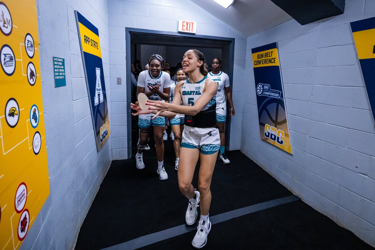 CoastalWBB's tweet photo. 𝐒𝐮𝐫𝐯𝐢𝐯𝐞 𝐚𝐧𝐝 𝐚𝐝𝐯𝐚𝐧𝐜𝐞

#TEALNATION | #CHANTSUP | #SunBeltWBB https://t.co/EDvEdB5lVY