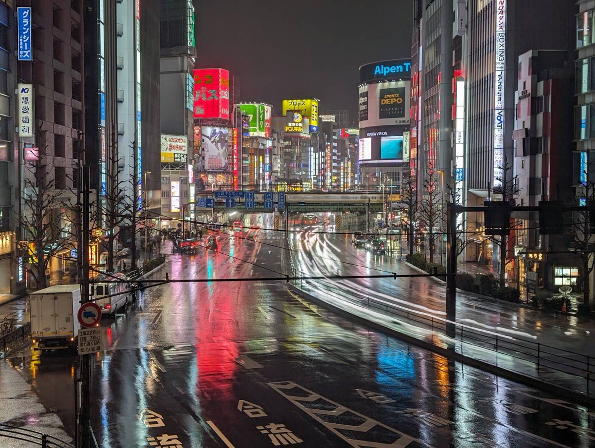 Quick layover in Tokyo on my way to WC Asia. I stood in the rain for 30 mins last night to get this photo, worth it 💯 Next stop, Taipei! #WCAsia