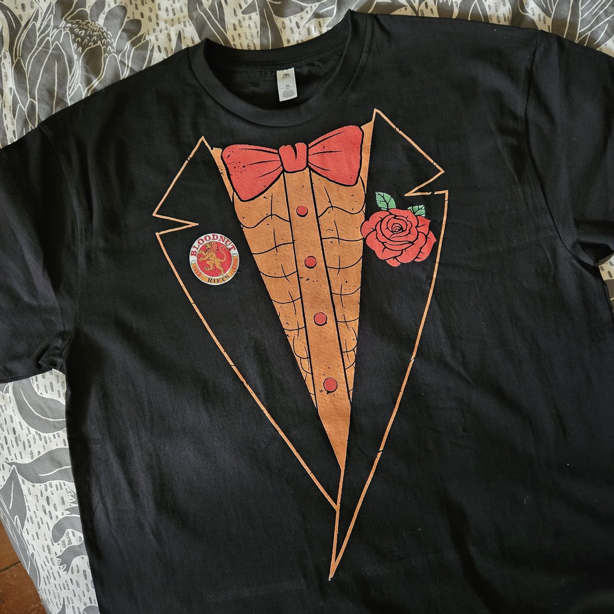 I wore a tuxedo t-shirt for our first album release years ago. I figured this time I'd design my own for the RIP Bloodnut gig. It is an auspicious occasion befitting a certain level of pomp and circumstance after all. 

8 more sleeps...