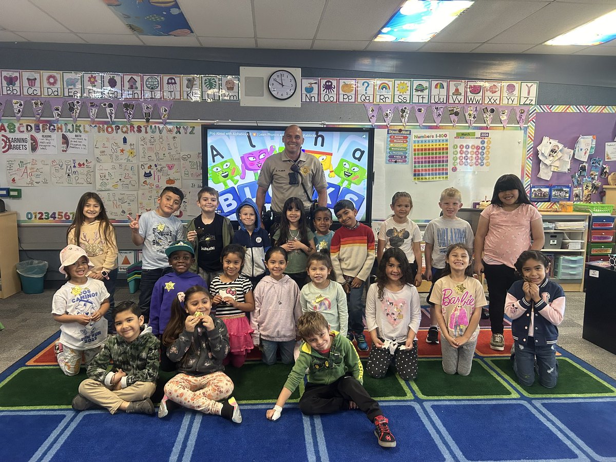 Thank you Deputy Elmer for reading “I believe I Can” to my class for Read Across America! @DosCaminosPVSD @PVSDCamarillo @camarillopolice