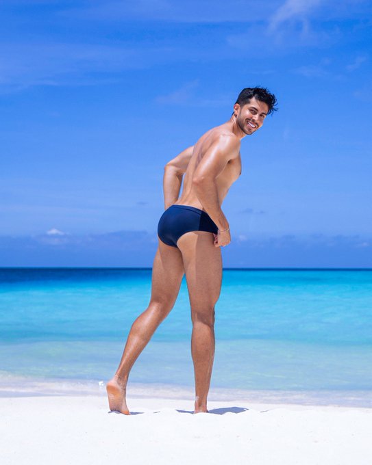 Con ganas de divertirme en la playa 😈 📍Los Roques, Venezuela https://t.co/0uJbK2gJlZ<a href="/tag/goodfriday"class="tags"><span>#goodfriday</span></a>