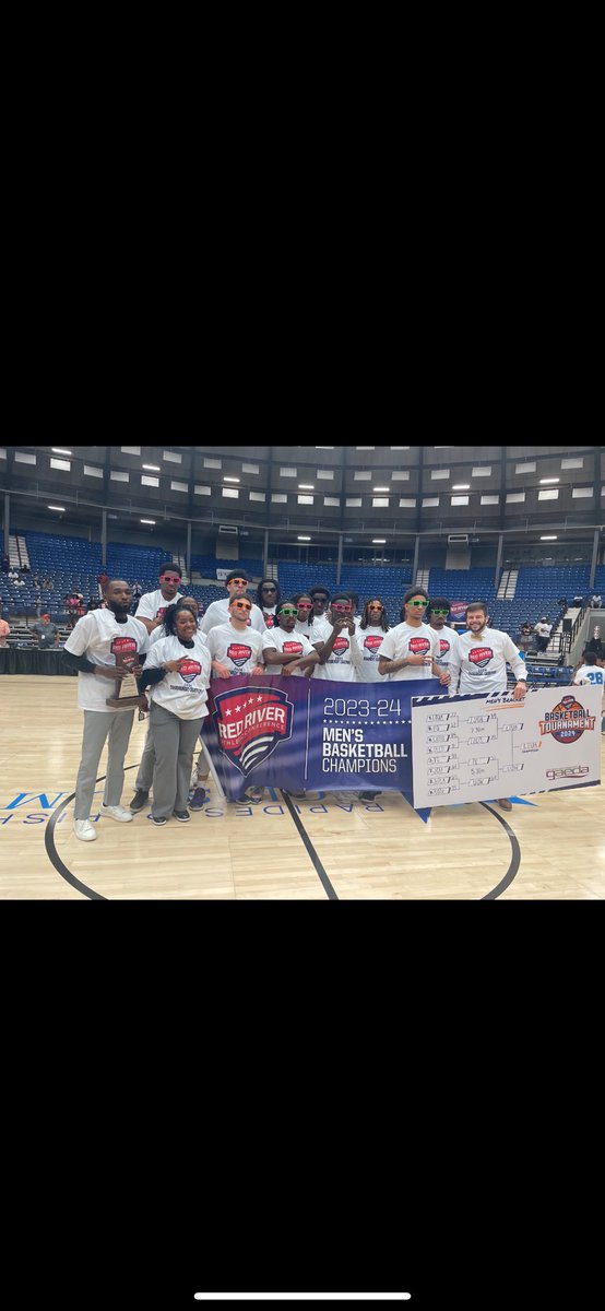 SedCurry_'s tweet photo. Champs 🤞🏽 Family ❤️ https://t.co/adjFg75ofh