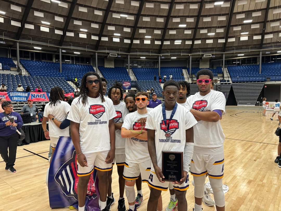 SedCurry_'s tweet photo. Champs 🤞🏽 Family ❤️ https://t.co/adjFg75ofh