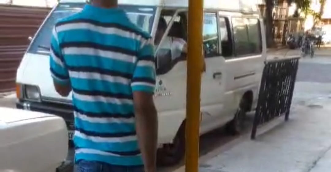 MarioJPenton's tweet image. #ÚltimaHora: Me dicen desde #Cuba que se han robado la última guagua que le quedaba al Canal Educativo. Una muestra más de la grave ola de delincuencia que azota el país. 

El administrador y el chofer fueron a hacer una gestión y bastó que el chofer se pusiera a fumar para que…