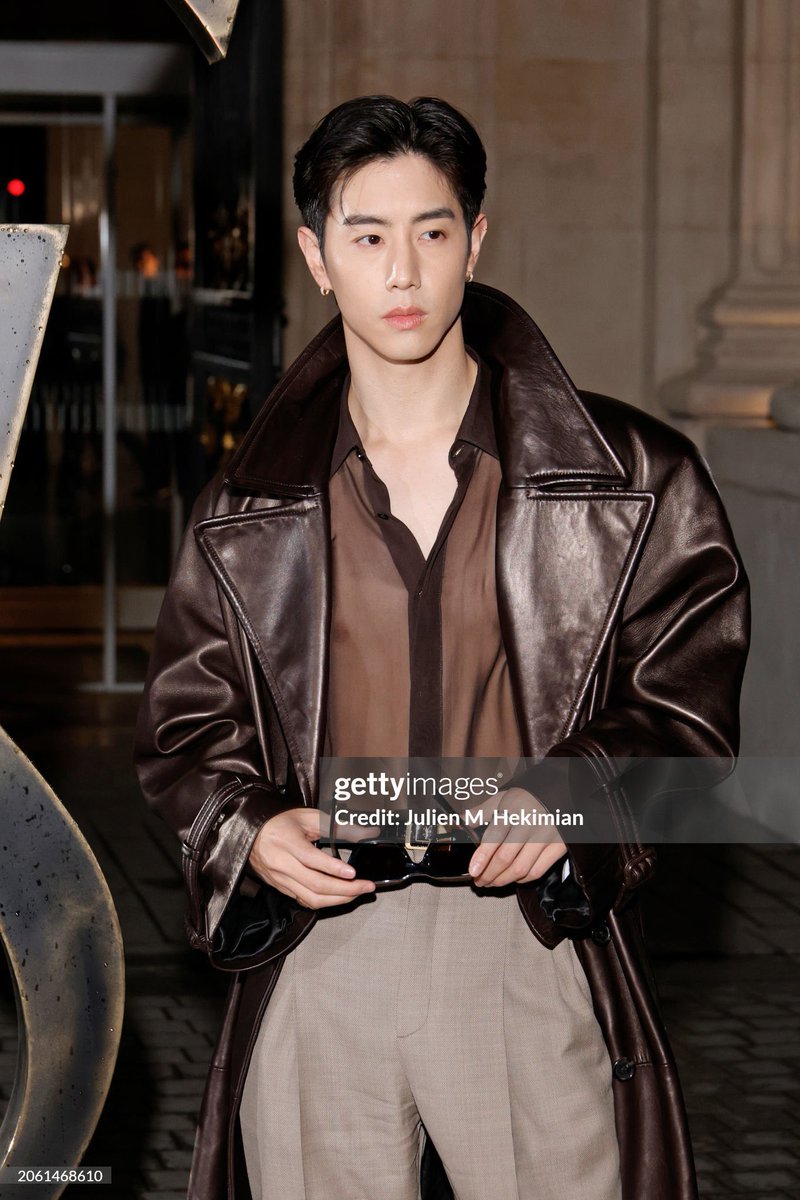 cholymarkk's tweet photo. มาร์คต้วนไม่ตายกล้องเลยอะ แต่ผมอะตายแล้ว ลาก่อนค่ะหมอ เขียนสาเหตุว่าแพ้คนหล่อ ( มาร์คต้วน ) ได้เลยค่ะ 

MARK TUAN AT YSL PFW24 
#MarkTuanxYSLWinter24 https://t.co/S6DRDSo4CR