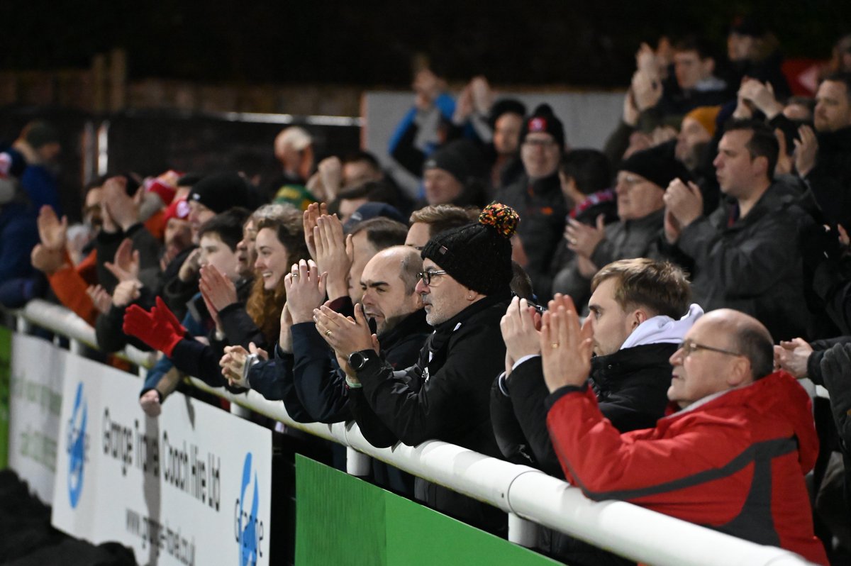 fieldmatters's tweet image. PLAY YOUR CARDS RIGHT: @wokingfc boss Michael Doyle shows his appreciation to the 2,000+ home faithful at #TheLaithwaiteCommunityStadium against @khfcofficial this evening (5 March). #MoveOnUp