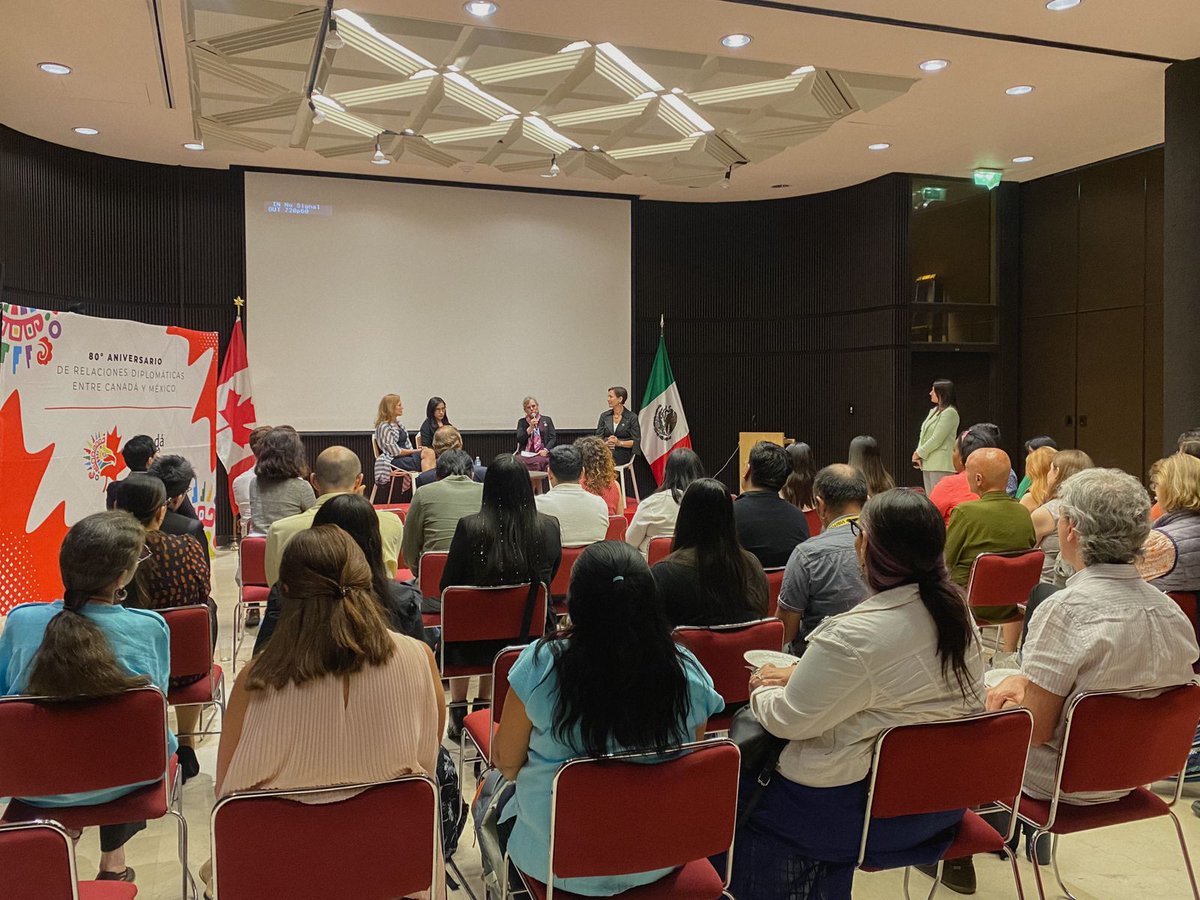 Hoy celebramos el #DíaInternacionalDeLaMujer y el mes de la #Francofonía con la proyección de un documental canadiense sobre la violencia digital contra las mujeres. 

El evento promovió la reflexión y el diálogo con unas ponentes excepcionales 👏

#DerechosDeLaMujer
#8M