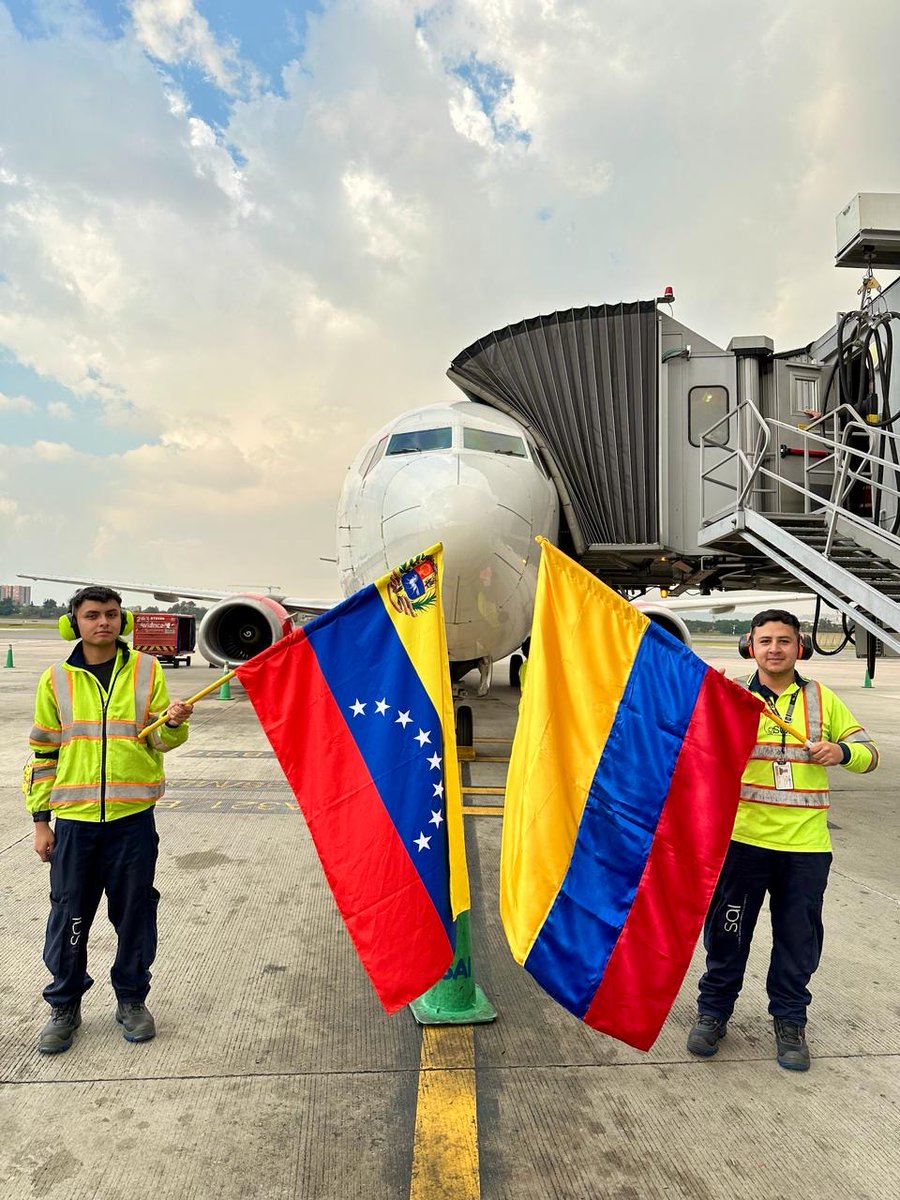AerocivilCol's tweet photo. El #GobiernoDelCambio sigue abriendo los cielos para conectar #ElPaísDeLaBelleza con el mundo. Damos la bienvenida a una nueva ruta entre #Bogota y #Venezuela, operada por @aviorairlines, más oportunidades para los viajeros entre ambas naciones. 🇨🇴 ✈️ 🇻🇪 https://t.co/VSnj6WMH77
